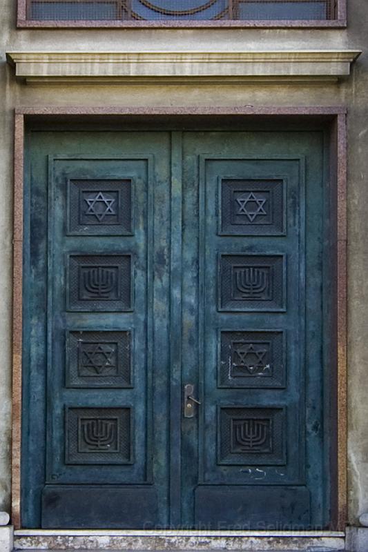 20071206_080243  D2X 4000x2667 v2.jpg - Door to Synagogue, Montevideo, Uraguay